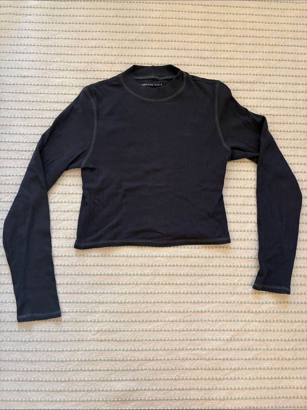 American Eagle Outfitters Black Long-Sleeve Ribbed Crop Top Size - S